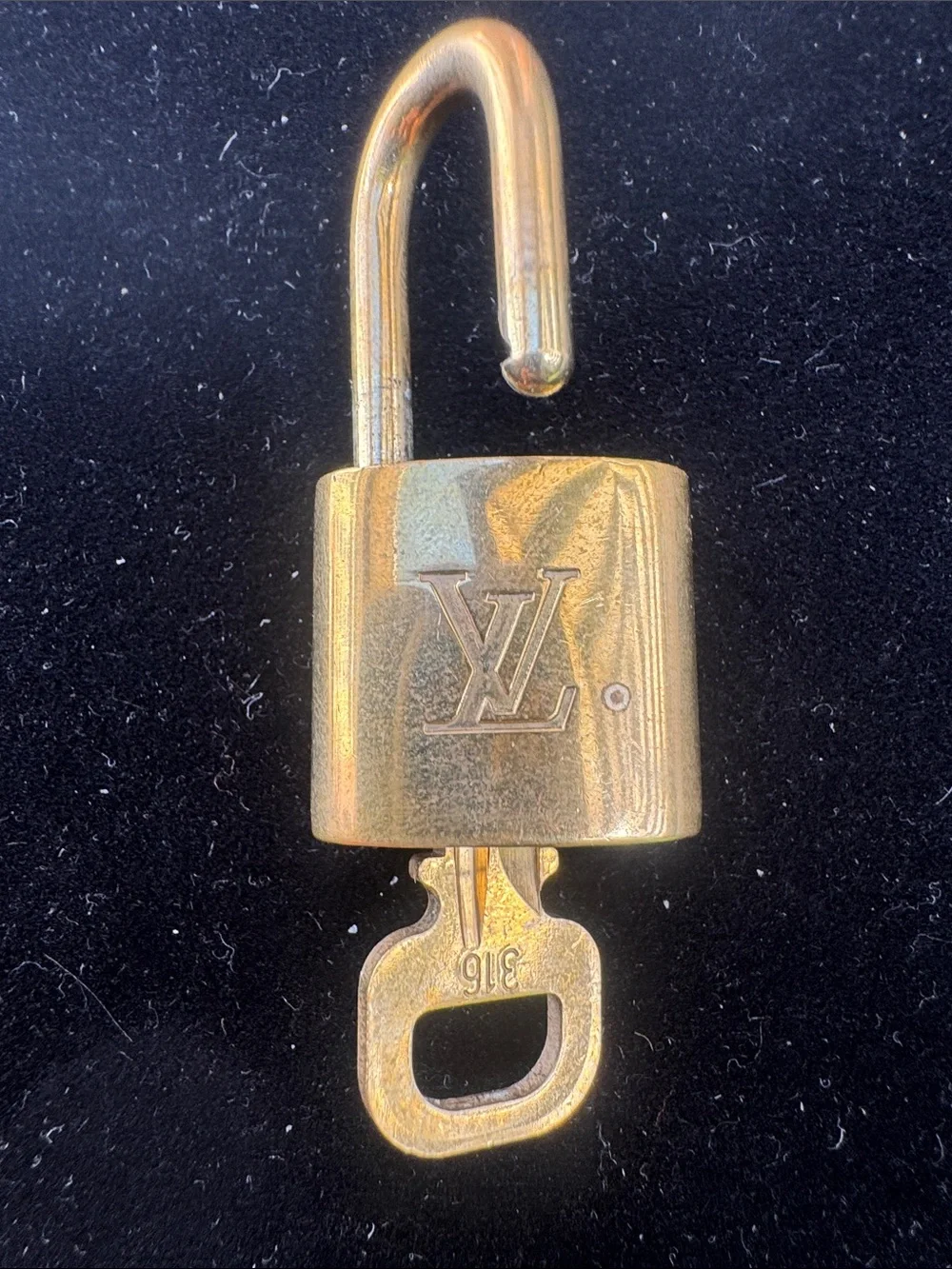 Louis Vuitton 316 Gold Padlock Key Holder 316  - Gold Finish